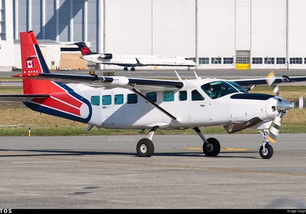 A small plane is sitting on the runway.